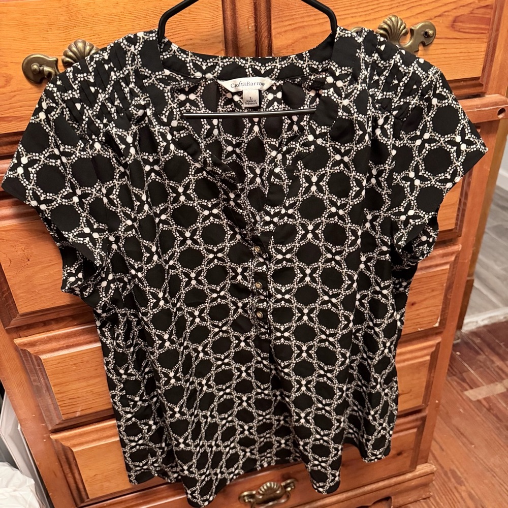 croft & barrow Black and White Chain-Print Short Sleeve Top